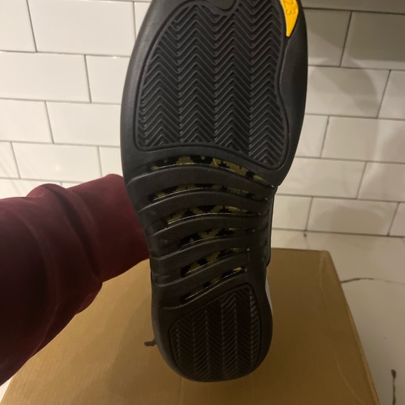 Men’s Jordan Retro 12 Taxi Size 10. - Picture 4 of 8